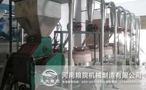 河南许昌客户订购4组石磨面粉机出厂发货